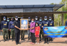 ผู้บังคับหน่วยพัฒนาการเคลื่อนที่ 15 จ.อุทัยธานี มอบอาคารบ้านพักอาศัยหลังใหม่ให้ชาวบ้านที่ประสบเหตุอัคคีภัย