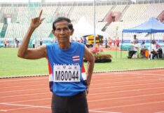 คุณปู่วัย 85 ปี ร่วมจารึกประวัติศาสตร์ วิ่งส่งธงไทยไปโอลิมปิก