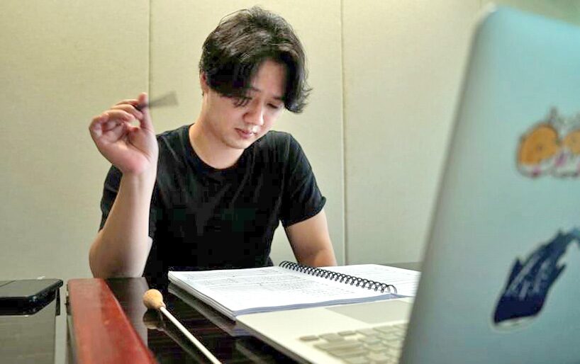 ‘ชิยา อามอส’ : จากวาทยกรสู่คนส่งอาหาร,บทเรียนชีวิตแห่งการละวางของคนหนุ่ม 