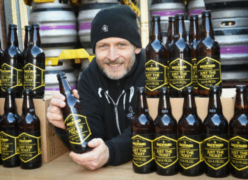 ใช้เบียร์ 100 ขวด ประกาศหาตัวเจ้าของลอตเตอรี่รางวัล 50.5 ล้านบาท