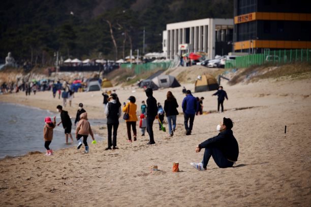 2021-04-10T090455Z_859436248_RC2XSM9ALAN5_RTRMADP_3_HEALTH-CORONAVIRUS-SOUTHKOREA (1)