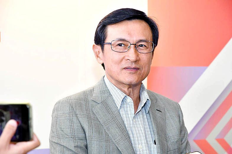 ‘จตุรนต์’ ทวงถามกรณี ‘บิ๊กตู่’ ลั่นบุคลากรการแพทย์และคนด่านหน้าได้ฉีดวัคซีนทั้งหมด
