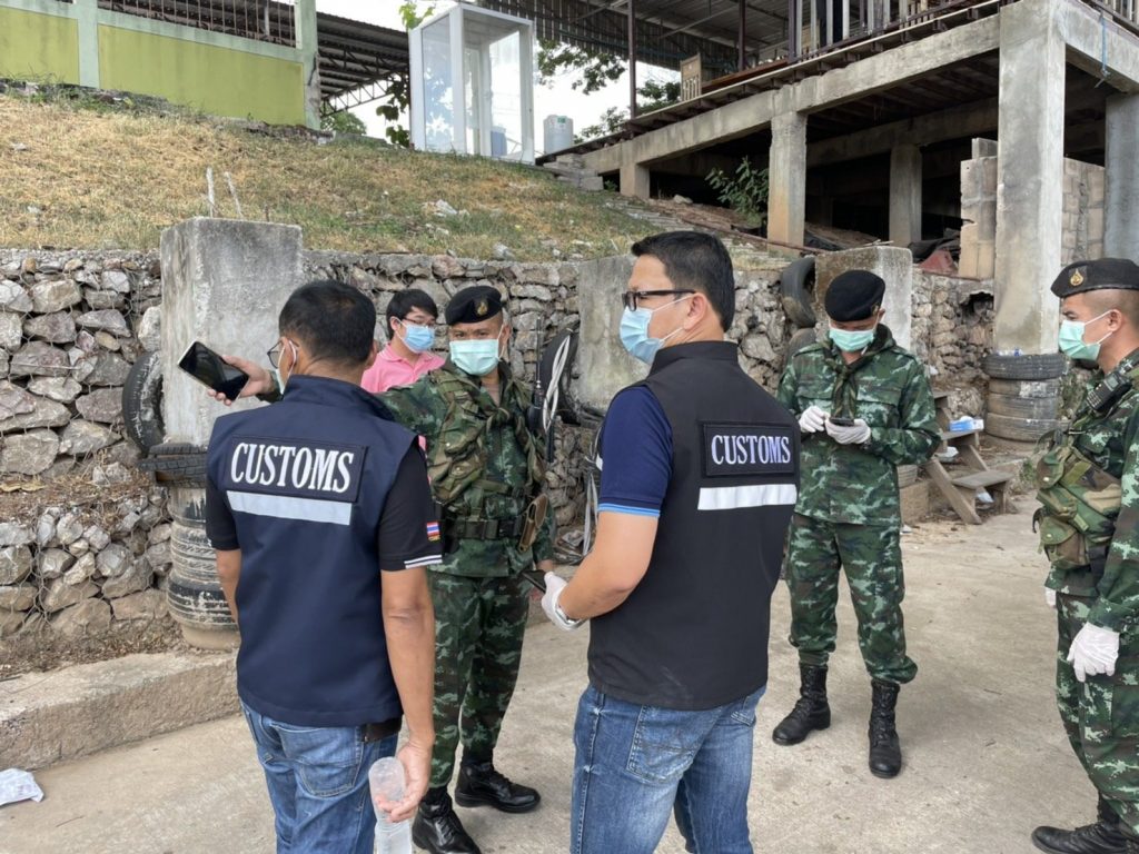 Soldiers Customs In Mae Sot Seized 100 000 Dollars 5 Kilograms Of Gold 4 Million Thai Silver Across The Coast From Myanmar Newsdir3