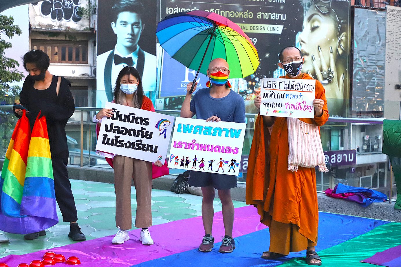 ‘ชายขอบในชายขอบ’ โควิดกับชีวิตกลางวิกฤต ของกลุ่มหลากหลายทางเพศ