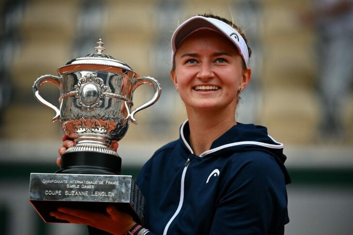 TENNIS-FRA-OPEN-WOMEN-FINAL-TROPHY