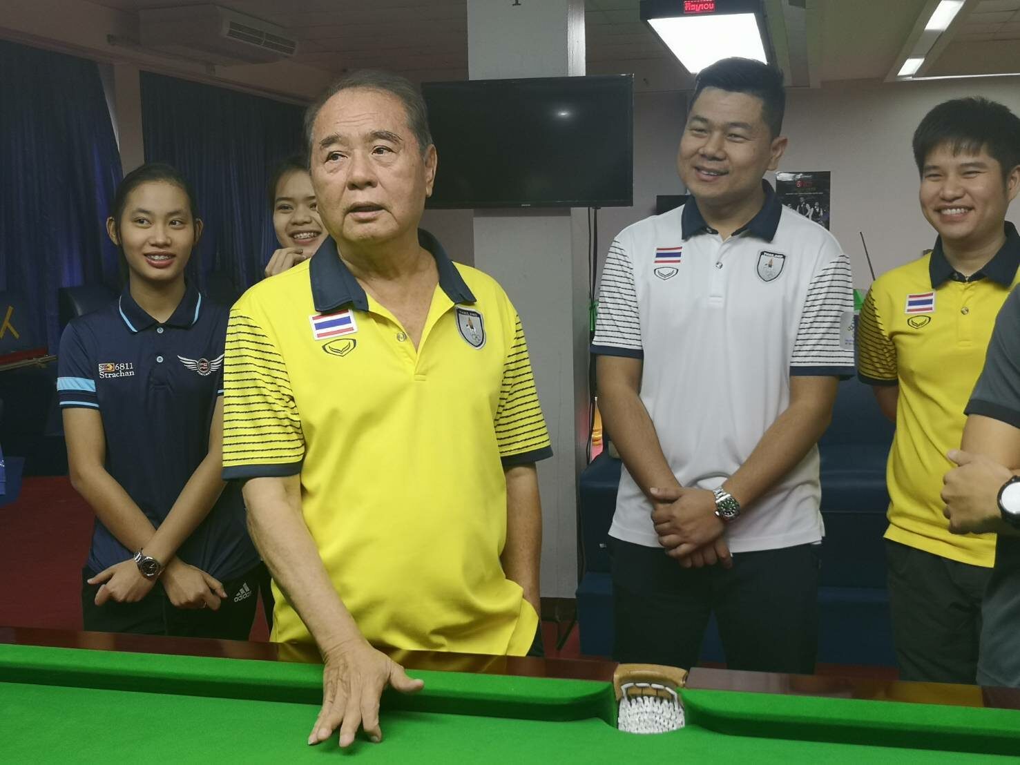 Snooker Pool Ptt Postponed The Length Of The Queue Except For 16 People At Hua Hin Without Problems Newsdir3