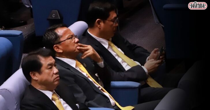 สามมิตร