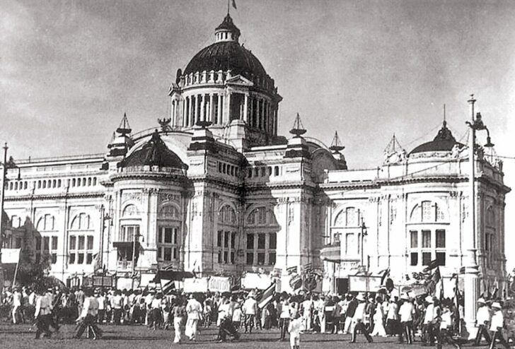 พระที่นั่งอนันต์ 2475 “ชาติ” ที่ต้องปลดแอก ในประวัติศาสตร์ชาติไทย “นิยายนํ้าเน่า” ทางการเมือง