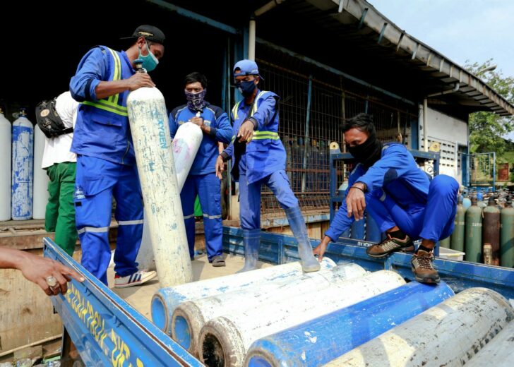 2021-07-06T093351Z_365317106_RC2XEO91YXKC_RTRMADP_3_HEALTH-CORONAVIRUS-INDONESIA-OXYGEN