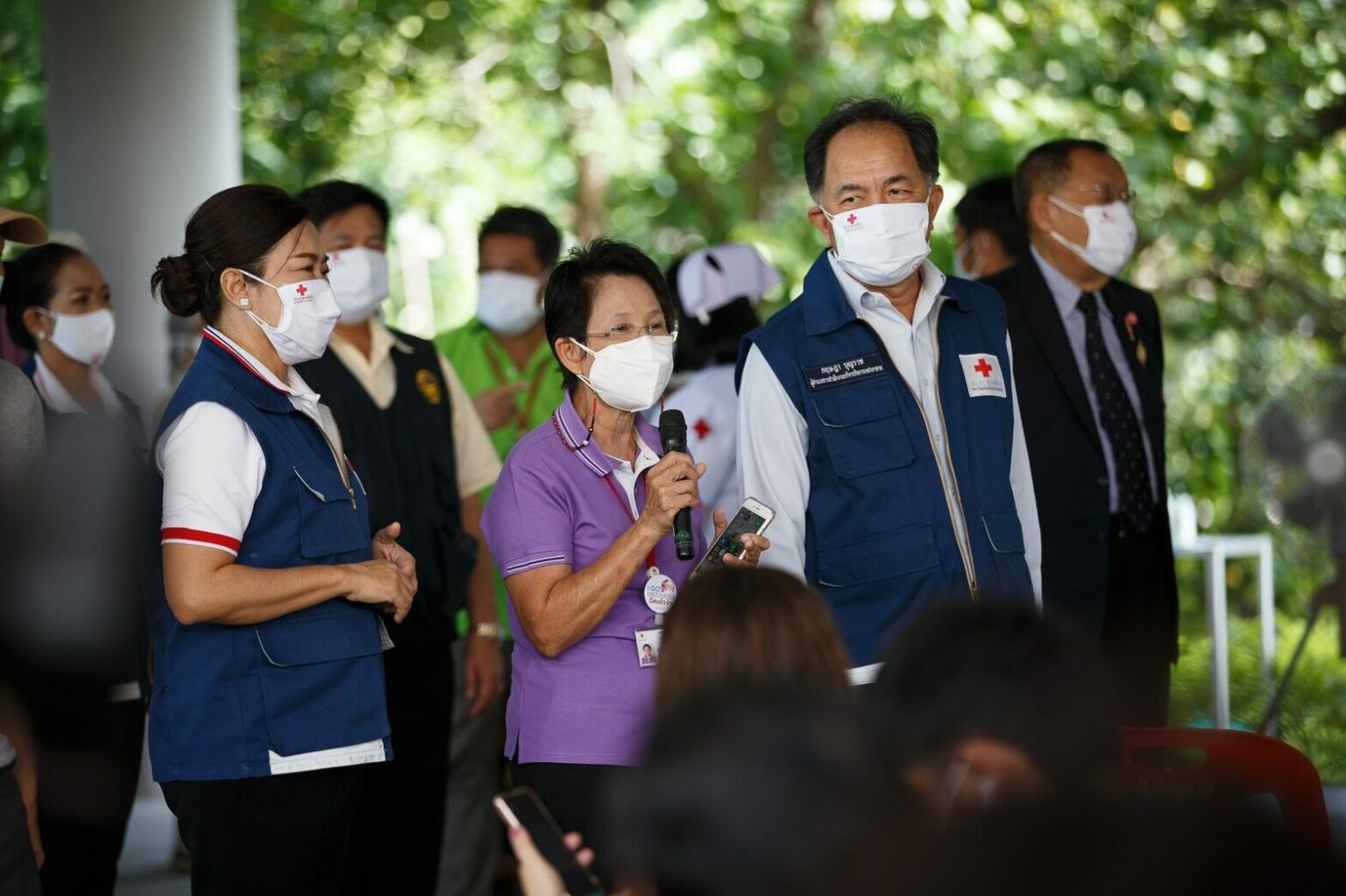 คณะผู้บริหารสภากาชาดไทยตรวจเยี่ยมหน่วยบริการฉีดวัคซีนโควิด ...
