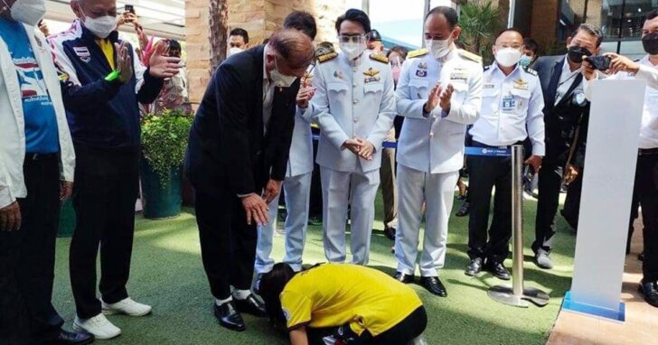 เทนนิส-กราบเท้าพ่อ