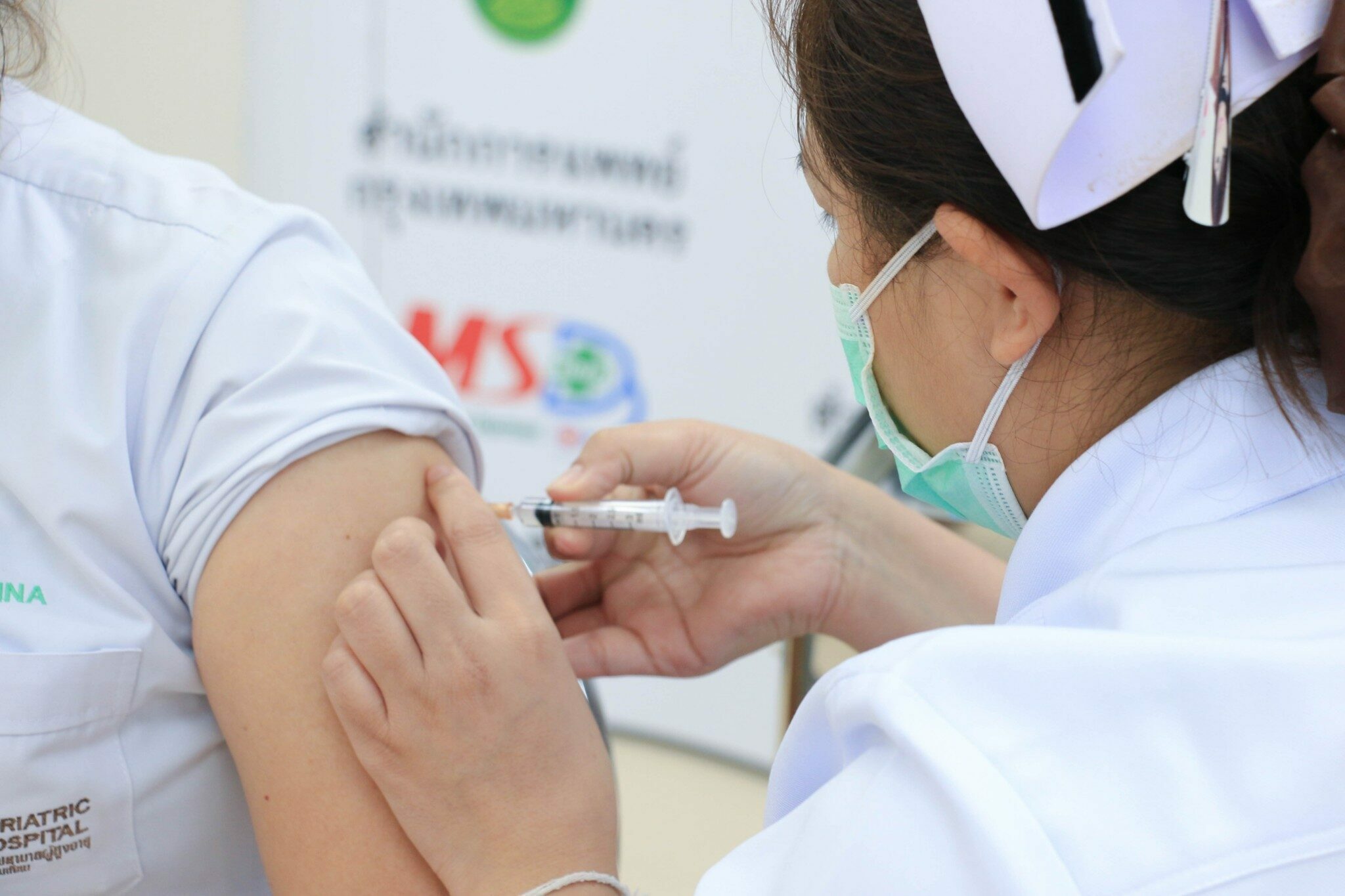 บุคลากรทางการแพทย์ จังหวัดสระแก้ว ฉีดวัคซีนครอบคลุมแล้ว 100 %