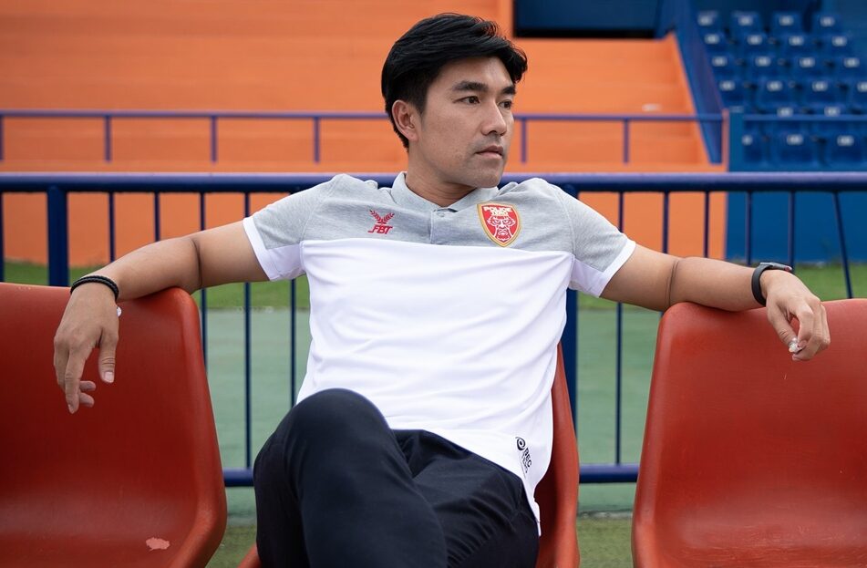 'โค้ชอ้น' ต่อสัญญา 'โปลิศ' 2 ปี ดันดาวรุ่งเสริมชุดใหญ่ 'โค้ชอ้น' ต่อสัญญา 'โปลิศ' 2 ปี ดันดาวรุ่งเสริมชุดใหญ่