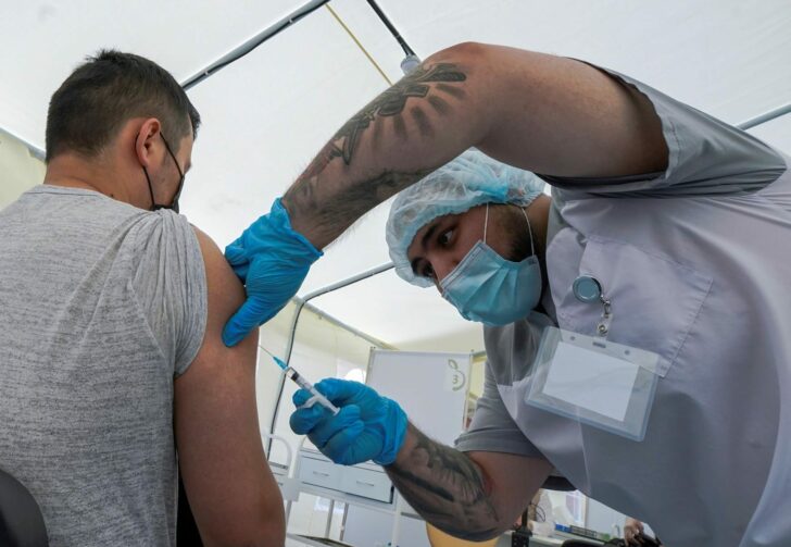 2021-08-13T100023Z_1386550411_RC2A4P9NCK4C_RTRMADP_3_HEALTH-CORONAVIRUS-BOOSTERS