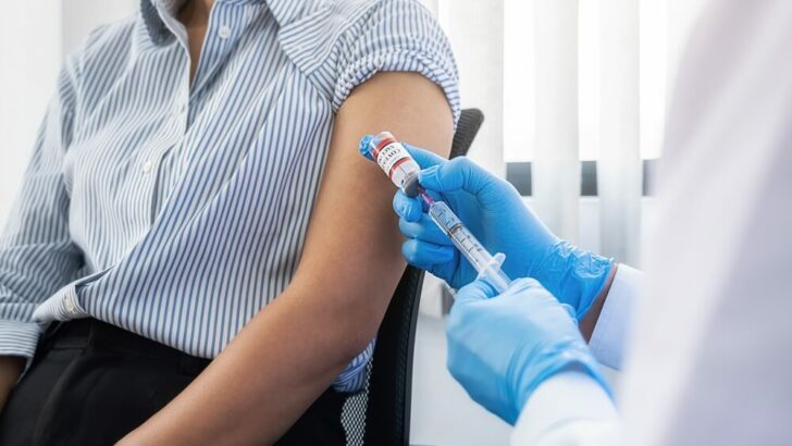 Doctor,Filling,Syringe,Medication,With,Covid-19,Coronavirus,Vaccine,Which,Taking