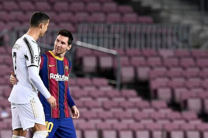 cristiano-ronaldo-y-leo-messi-se-saludan-antes-del-barcelona-juventus-de-la-jornada-6-de-la-fase-de-grupos-de-la-champions-20-21--afp