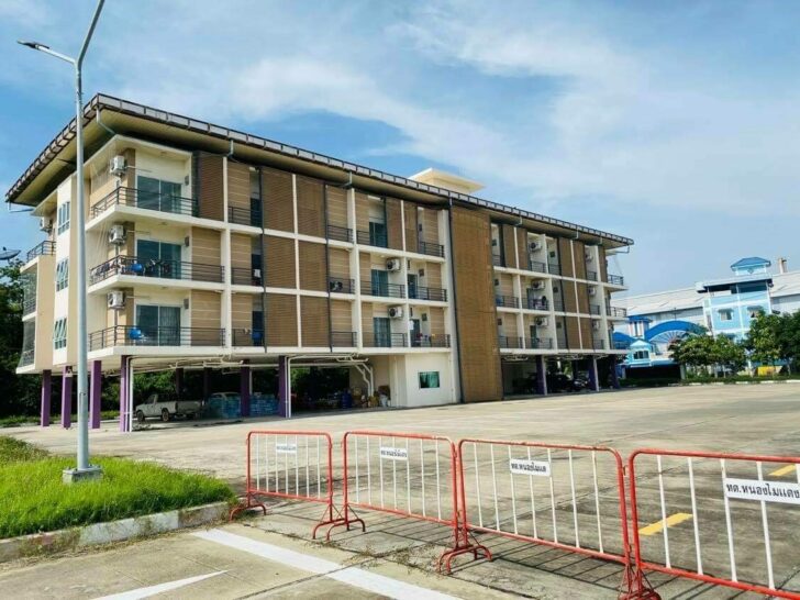 .ขนส่งทางบกจับมือจังหวัด ตั้งรพ.สนาม 2 แห่ง ในพื้นที่ปุทมฯและชลบุรี รองรับผู้ป่วยอาการไม่รุนแรง.