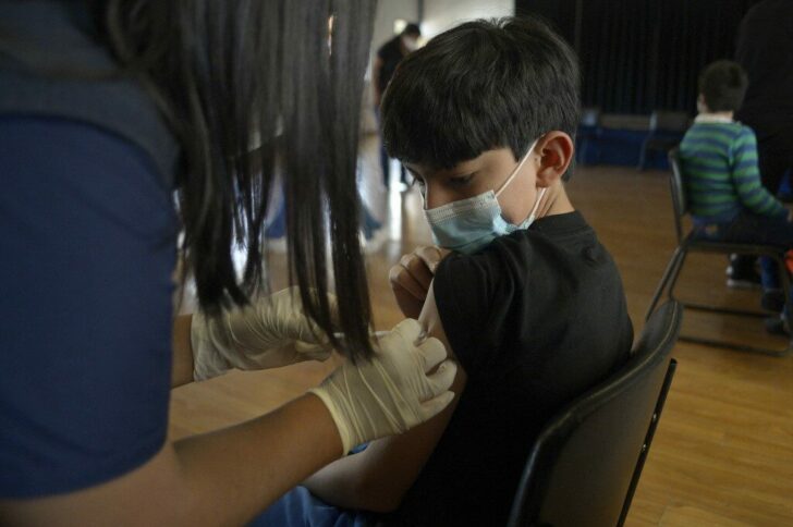 ECUADOR-HEALTH-VIRUS-VACCINES-TEENAGERS