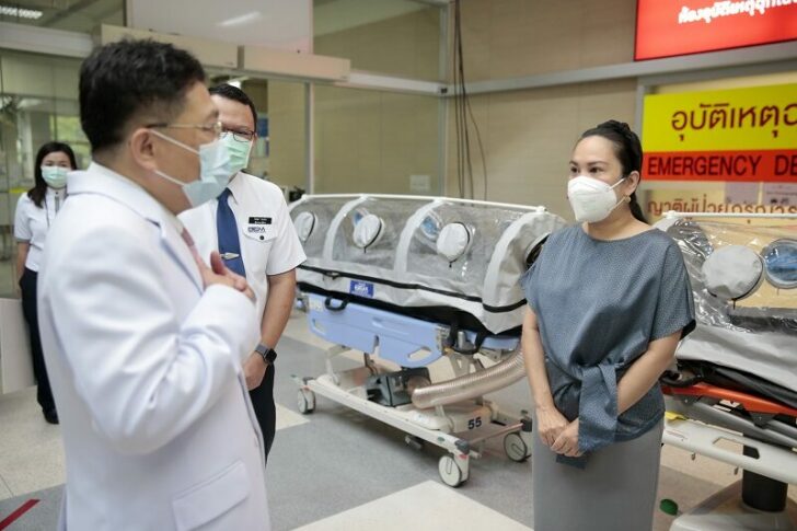 เครือมติชน-BEM มอบ “PETE เปลปกป้อง” แก่ศูนย์การแพทย์กาญจนาภิเษกฯ ดูแลด่านหน้าฝ่าโควิด