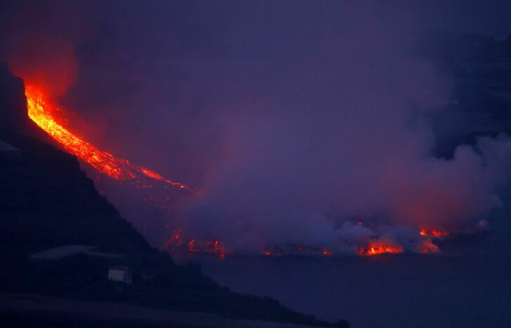2021-09-29T070644Z_1066179663_RC2JZP9COTSG_RTRMADP_3_SPAIN-VOLCANO
