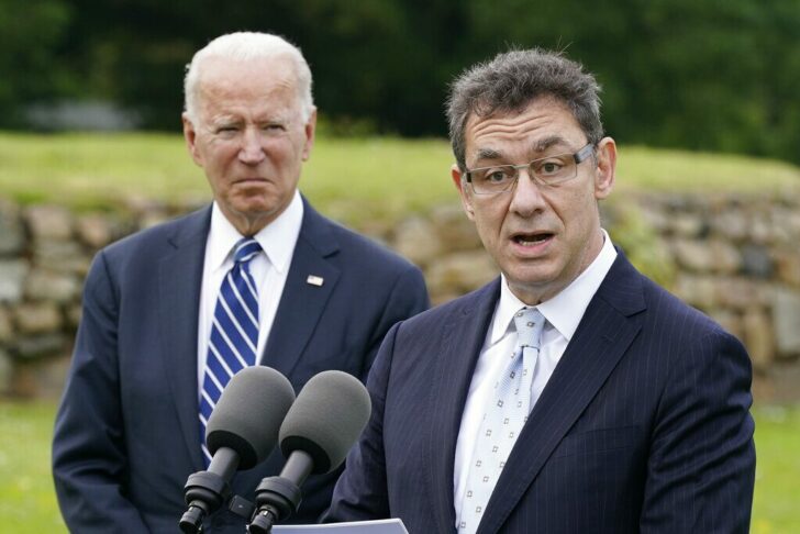 Joe Biden, Albert Bourla