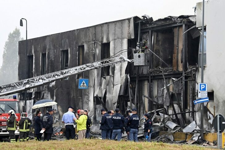 Small plane crashes into a building in San Donato Milanese