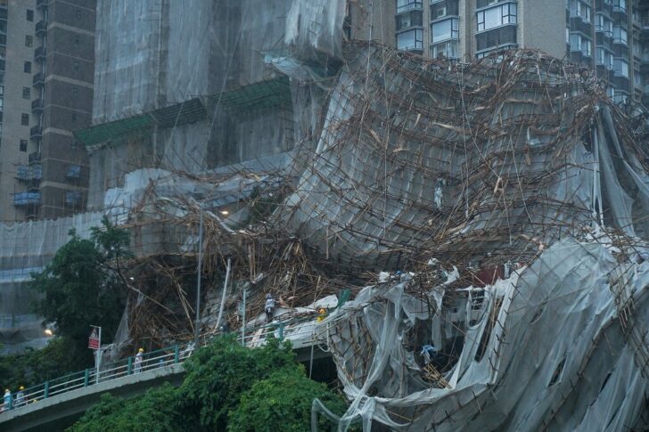Typhoon Lionrock hits Hong Kong