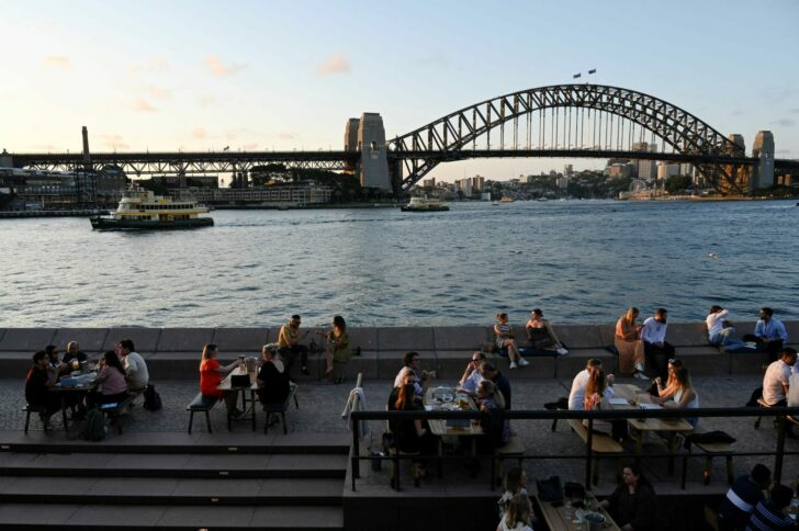 2021-10-22T100409Z_726480381_RC2VEQ9RW4S7_RTRMADP_3_HEALTH-CORONAVIRUS-AUSTRALIA