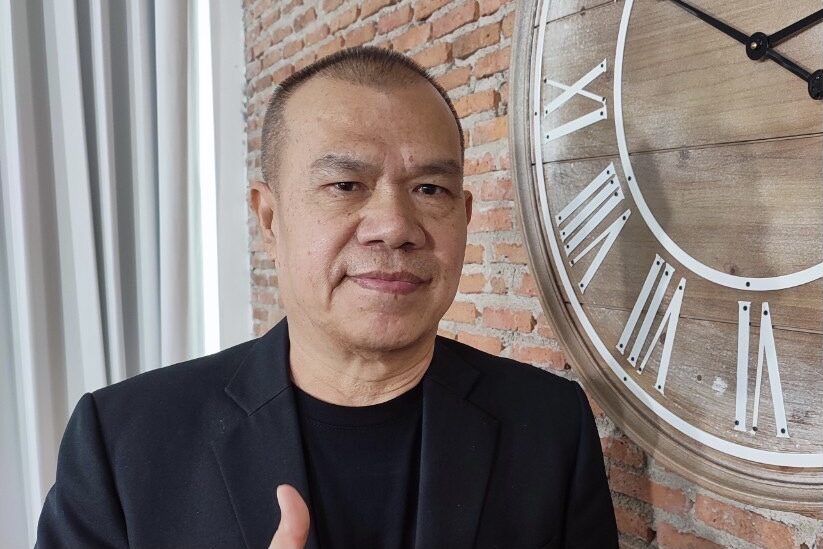 ละคร สุภาพบุรุษจุฑาเทพ ตอน คุณชายปวรรุจ 2556 ณ ความสูงหลายหมื่นฟุต ท่ามกลางหมู่เมฆที่ลอยล่อง คุณชายปวรรุจ ผู้สง่างามดุจเทพบุตรแห่งจุฑาเทพ ไม่เคยล่วงรู้เลยว่าโชคชะตากำลังเล่นตลก เขาจะได้พบกับ 'รสา' สตรีผู้เป็นดั่งภาพสะท้อนจากอดีต แต่กลับซ่อนเร้นความจริงเอาไว้ภายใต้รอยยิ้มแสนธรรมดา ณ ดินแดนแห่งขุนเขาและหิมะ ความใกล้ชิดที่เริ่มต้นจากความทรงจำอันเลือนราง กำลังจะถักทอเป็นเรื่องราวความรักที่ต้องเผชิญกับพายุอุปสรรค ทั้งความลับที่ปิดบัง ฐานะที่แตกต่าง และแรงริษยาที่จ้องทำลาย 24 88DEBC9C 8B46 4974 988C 89363CA1ED25