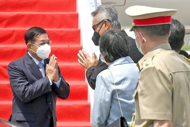 พลเอกอาวุโส มิน อ่อง ลาย ระหว่างไปร่วมประชุมสุดยอดอาเซียน ณ กรุงจาการ์ตา, 24 เมษายน 2021 (ภาพจาก Frontier Myanmar/ AFP)