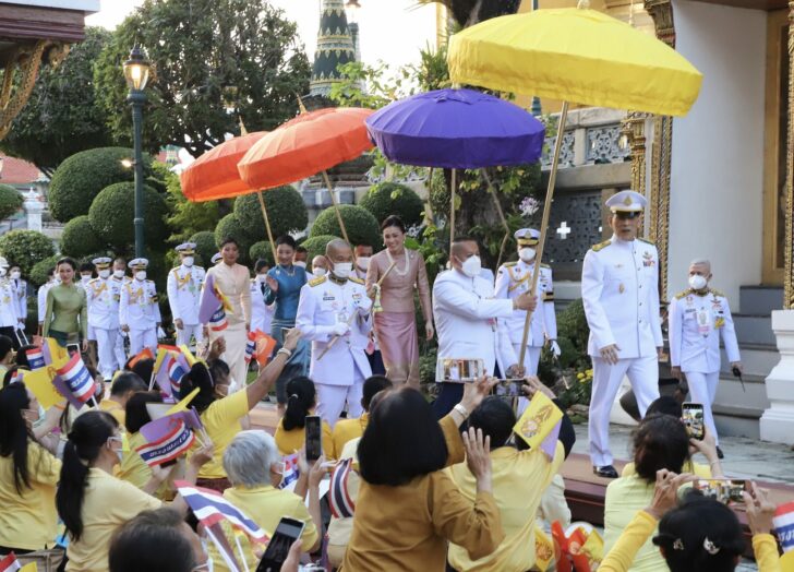 ทรงเปลี่ยนเครื่องทรง2011