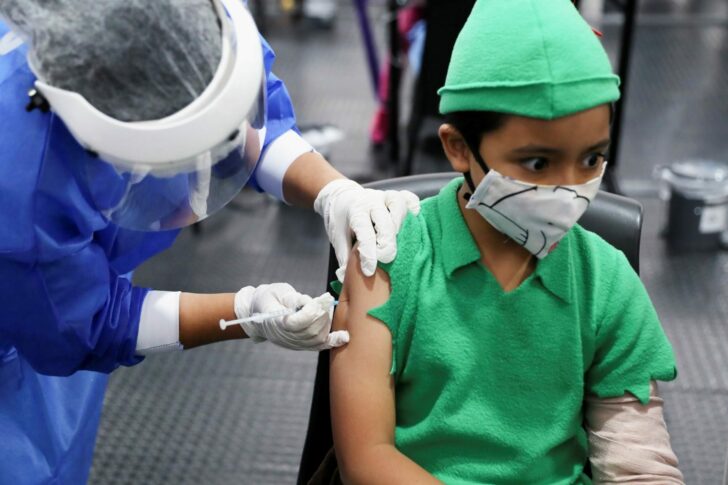 2021-10-31T191338Z_312271803_RC24LQ97QX57_RTRMADP_3_HEALTH-CORONAVIRUS-COLOMBIA