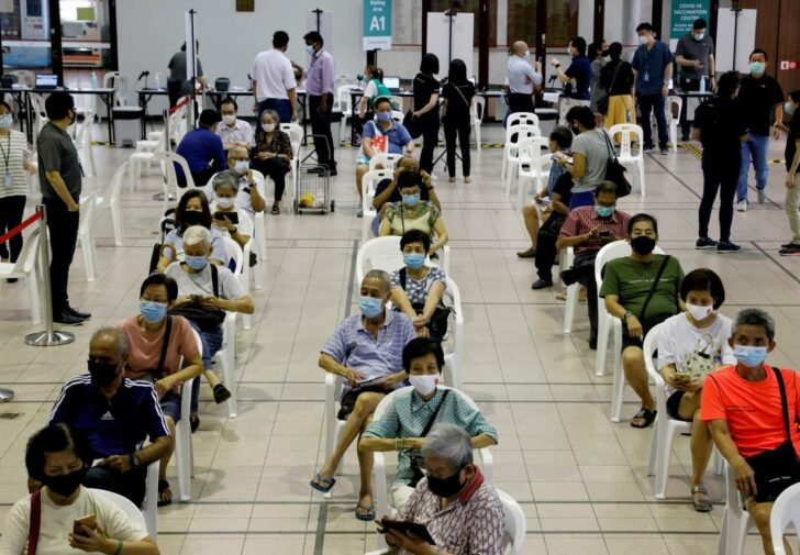 2021-11-01T091535Z_604508094_RC2LLQ96CRM5_RTRMADP_3_HEALTH-CORONAVIRUS-SINGAPORE