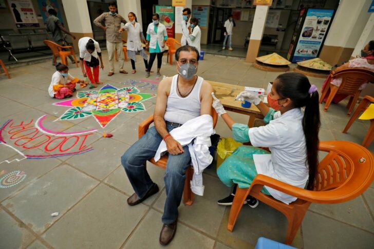 2021-11-22T080119Z_763246468_RC2KZQ9TJL1N_RTRMADP_3_HEALTH-CORONAVIRUS-INDIA