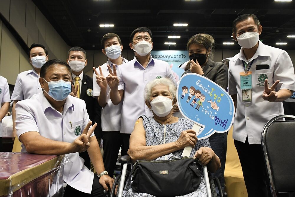 สธ.กำชับคนไทยเคร่งมาตรการโควิด-19 จุดวัคซีนให้ทะลุ 50 ล้านคน พร้อมขอความร่วมมือสกัดระบาดใหญ่