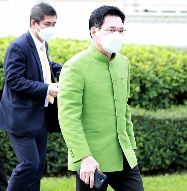 คอฟฟี่เบรก : เสื้อเขียว ก่อนประชุมคณะรัฐมนตรี (ครม.) ส่งท้ายเดือนพฤศจิกายน