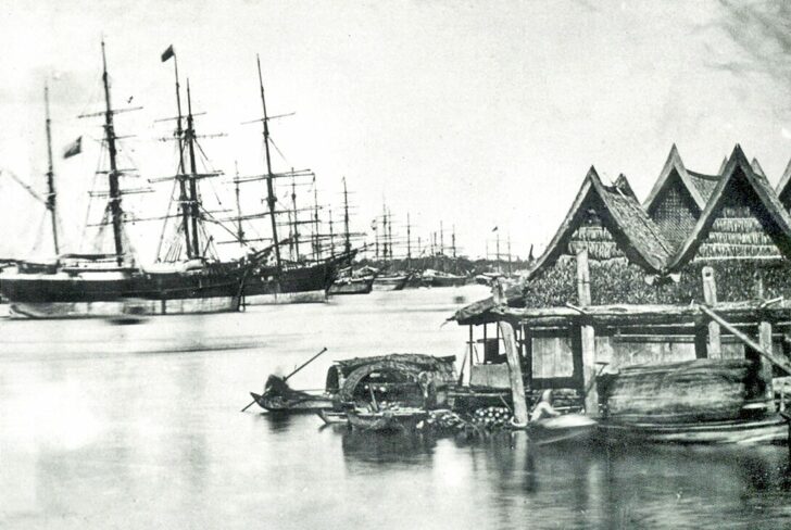 เรือในเจ้าพระยา สุวรรณภูมิในอาเซียน : เศรษฐกิจการเมืองไทย ประชาธิปไตยไม่ลงหลักปักฐาน
