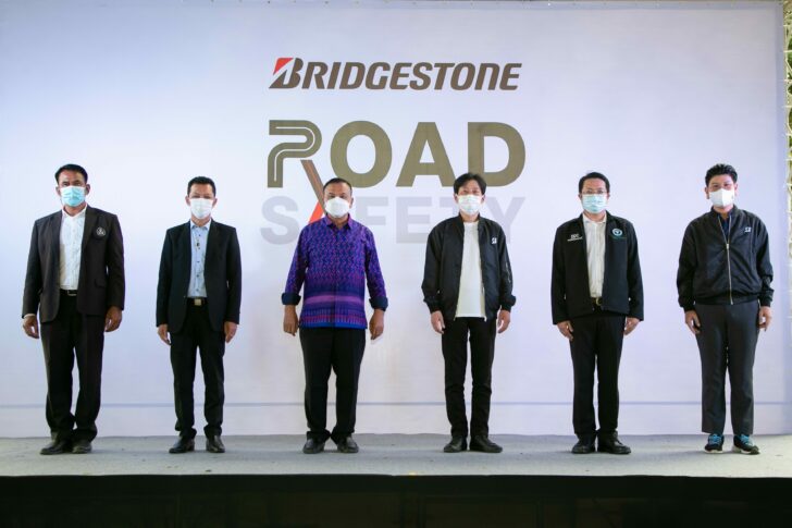 00 ภาพหมู่ผู้ร่วมแถลงข่าว