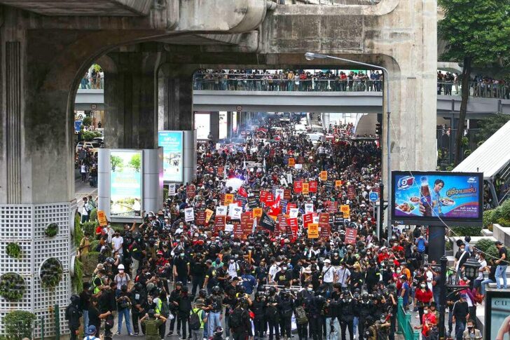 01เด่น-ม็อบ 14 พฤษจิกา แกงแล้วแกงอีก ไปสถานทูตเยอรมัน