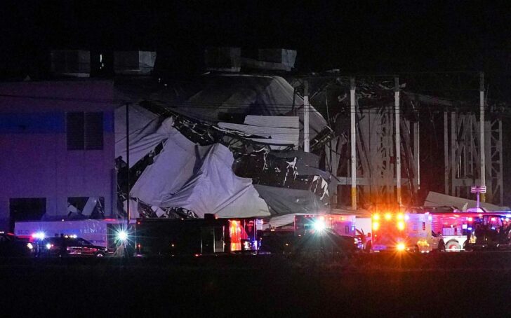 2021-12-11T054715Z_90567207_RC25CR9KFAO9_RTRMADP_3_USA-ILLINOIS-ACCIDENT