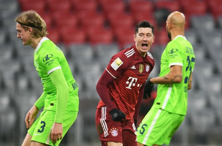 2021-12-17T212118Z_1729738788_UP1EHCH1NBGF0_RTRMADP_3_SOCCER-GERMANY-BAY-WOB-REPORT