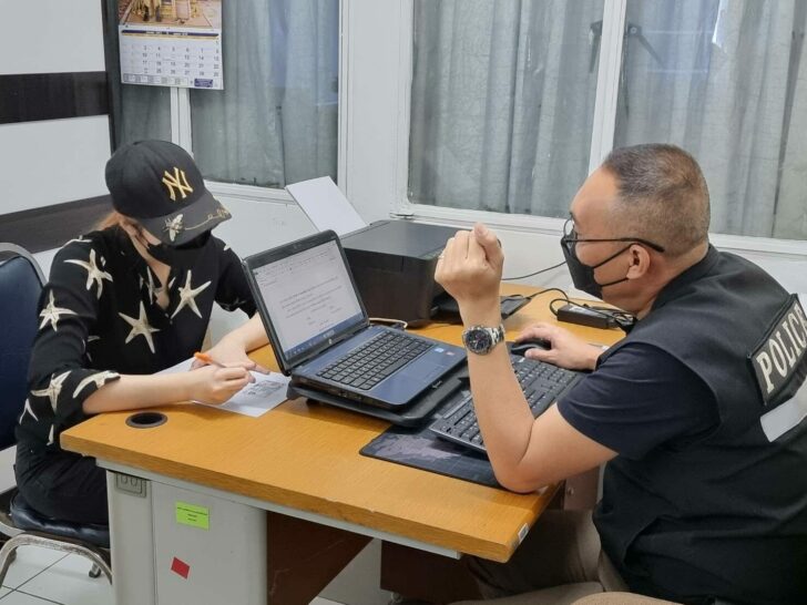 พริตตี้มอบตัว
