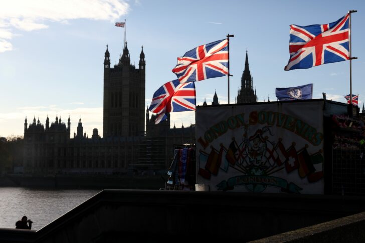 New measures imposed due to the Omicron coronavirus variant, in London