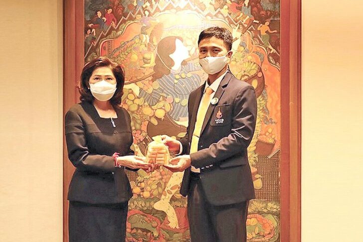 รับมอบ