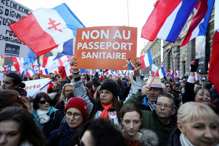 2021-12-18T163143Z_2140712963_RC21HR9DR0ZL_RTRMADP_3_HEALTH-CORONAVIRUS-FRANCE-PROTEST