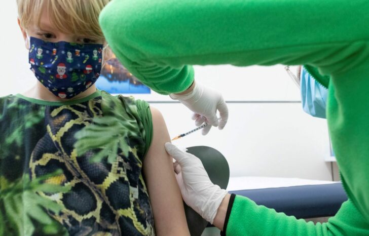 2022-01-04T172848Z_1584913624_RC2DSR9HSDEJ_RTRMADP_3_HEALTH-CORONAVIRUS-SWISS-VACCINATION
