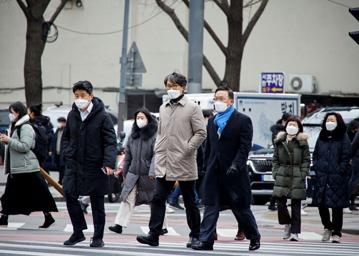 2022-01-05T070349Z_1421356885_RC2RSR9WOXUQ_RTRMADP_3_HEALTH-CORONAVIRUS-SOUTHKOREA