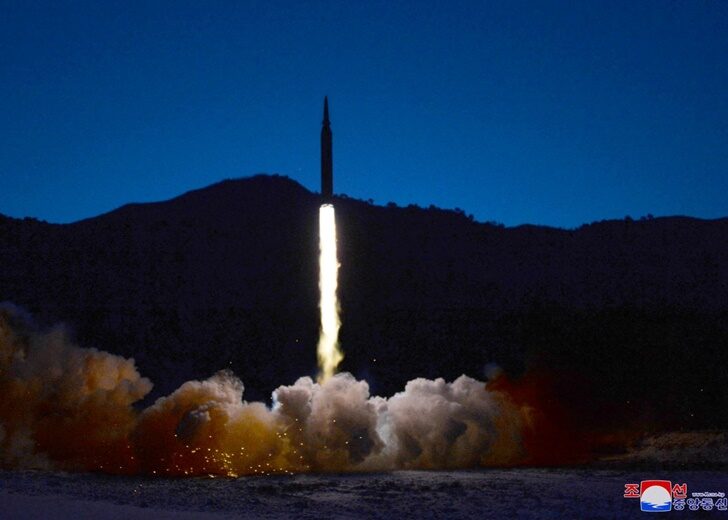 2022-01-14T073221Z_1921688603_RC29XR9Q685V_RTRMADP_3_NORTHKOREA-MISSILES-HYPERSONIC