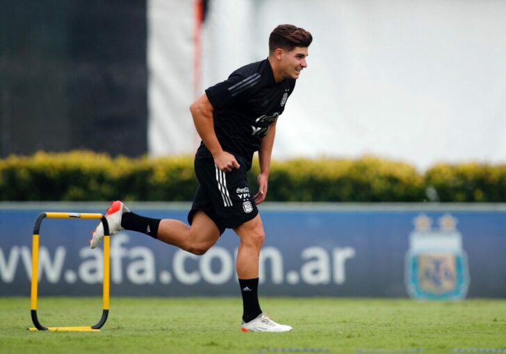 2022-01-26T143724Z_229696255_UP1EI1Q14MAWU_RTRMADP_3_SOCCER-WORLDCUP-CHL-ARG-PREVIEW