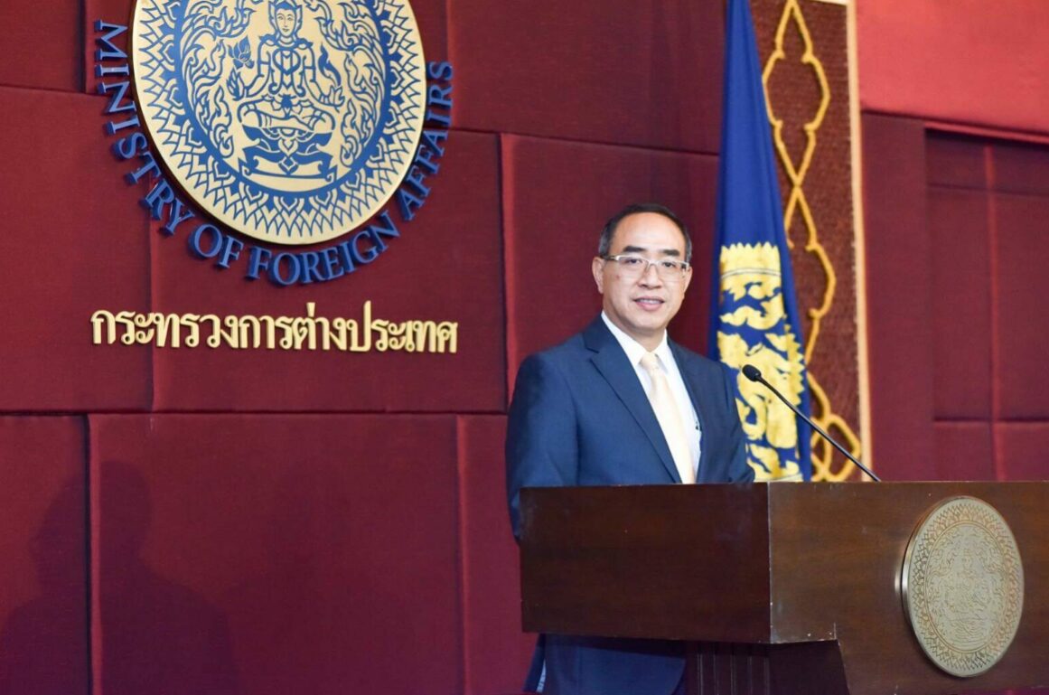 นายธานี แสงรัตน์ อธิบดีกรมสารนิเทศและโฆษกกระทรวงการต่างประเทศ